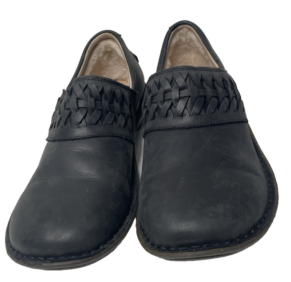 UGG Australia Women’s Black Leather Woven Slip On Comfort Shoes Size 9